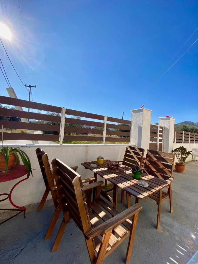 לוטרה אוריאס אלניס Mpanos Sea Apartment 2 מראה חיצוני תמונה